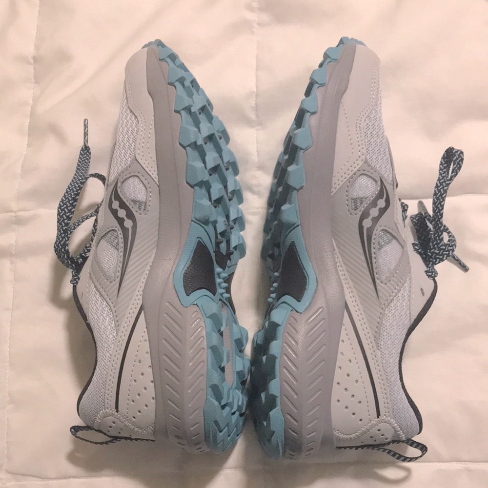 Saucony Women's Gray and Teal Blue Running Shoes NWOT or box